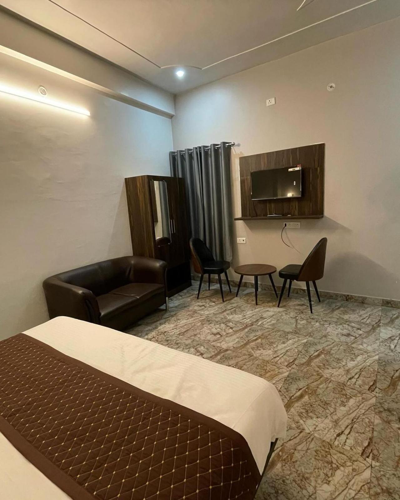 Allāhābād Junction Hotel Sangam View מראה חיצוני תמונה
